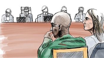 Rättegångsteckning från 2021 på Yasin Mahamoud med sin advokat Frida Wallin. Bild: Johan Hallnäs/TT