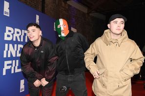 Naoise ó Cairealláin, DJ Provaí and Mo Chara i Kneecap. Arkivbild. Foto: Thomas Krych/AP/TT