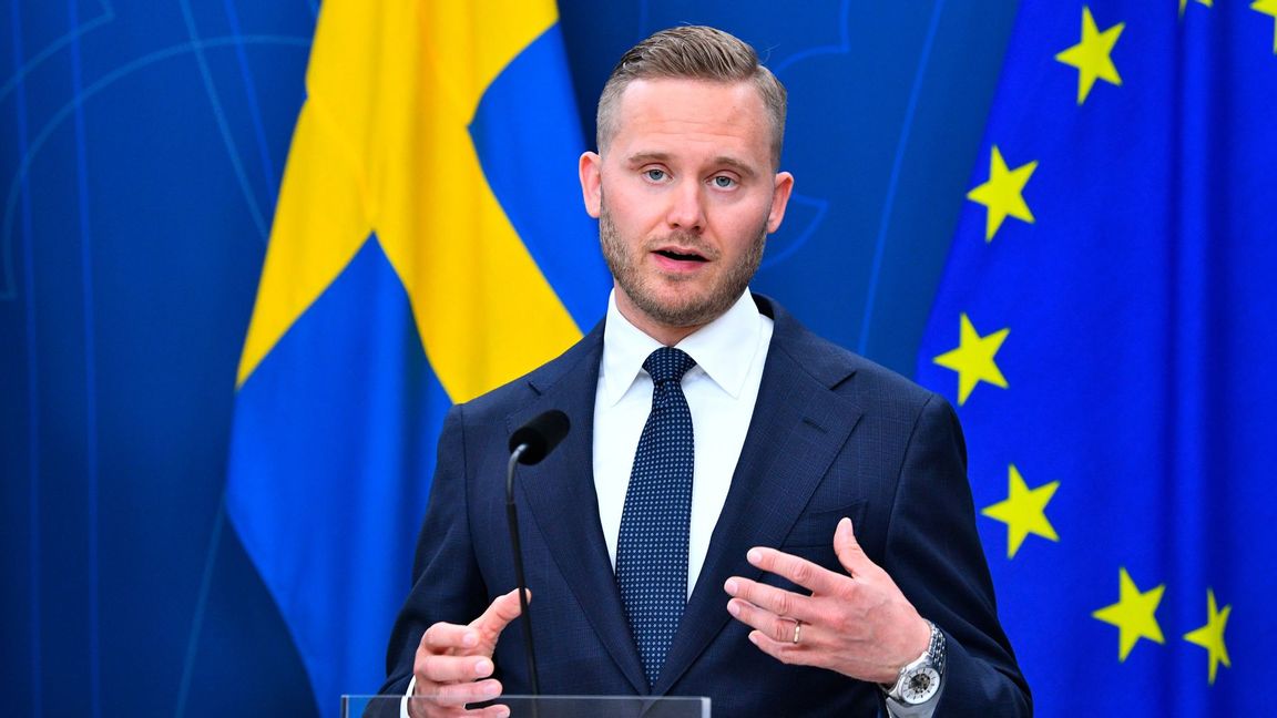 Henrik Vinge (SD) vill att personer med dubbelt medborgarskap som döms för terrorism ska kunna utvisas. Foto: Lars Schröder/TT