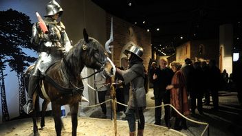 Don Demirok står med några få sammansvurna ensamma mot världen. Foto: Leif R Jansson / TT 