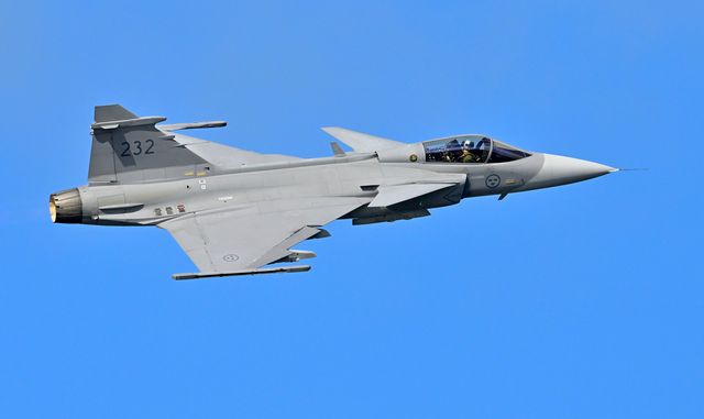 Svenskt stridsflyg följer ubåten över Kattegatt. Arkivbild. Foto: Jonas Ekströmer/TT