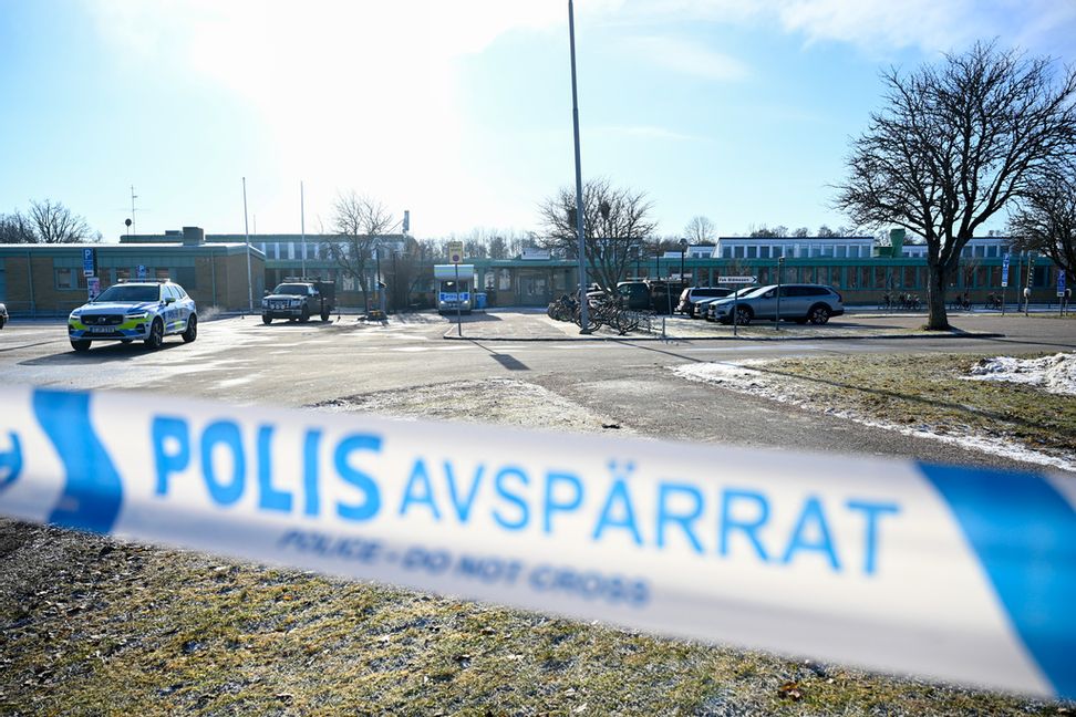 En vecka efter skolskjutningen på Risbergska skolan i Örebro är området ännu avspärrat. Jessica Gow/TT