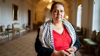 Lorena Delgado Varas gör sig redo att segla till Gaza med Thunberg. Foto: Oscar Olsson/TT. 