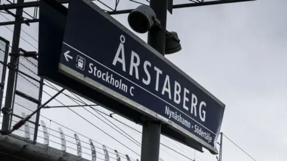 Polisen utreder en explosion vid ett flerfamiljshus nära stationen.Foto:TT