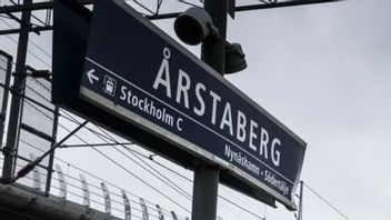 Polisen utreder en explosion vid ett flerfamiljshus nära stationen.Foto:TT