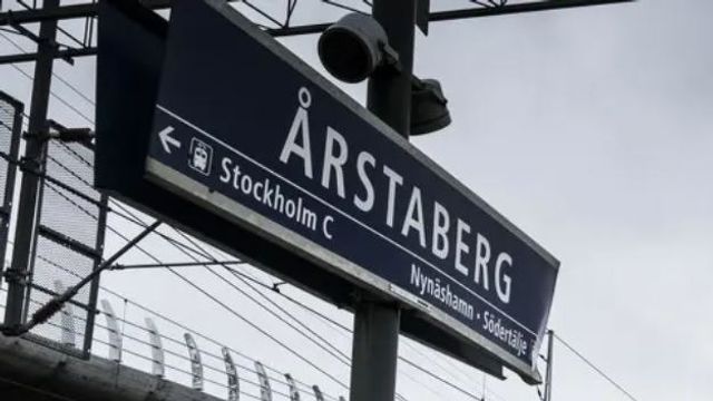 Polisen utreder en explosion vid ett flerfamiljshus nära stationen.Foto:TT