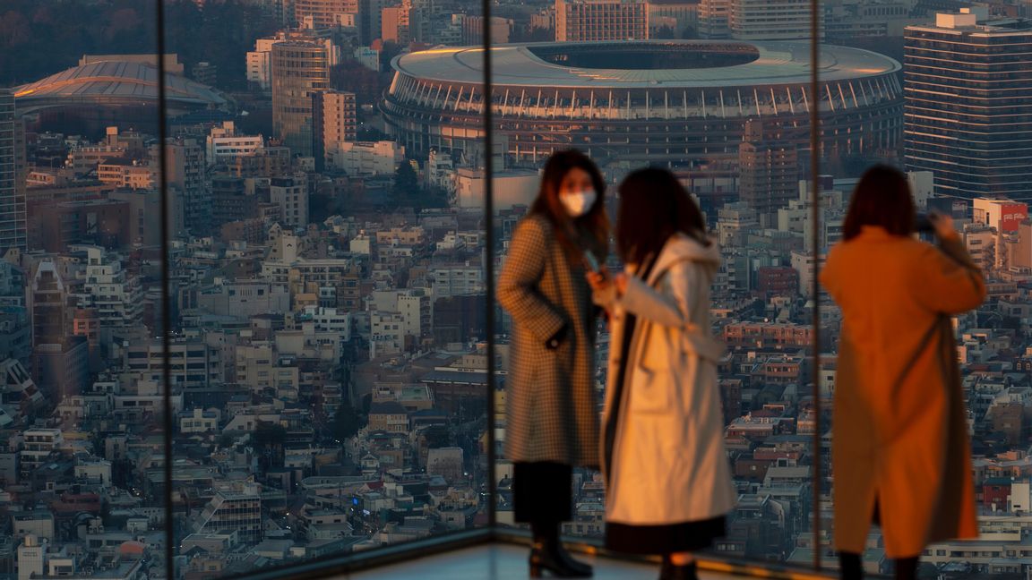 Det gångna pandemiåret tog 20 919 människor sina liv enligt myndigheternas preliminära siffror. Det innebär en ökning på 3,7 procent jämfört med 2019. Foto: Kiichiro Sato/TT.