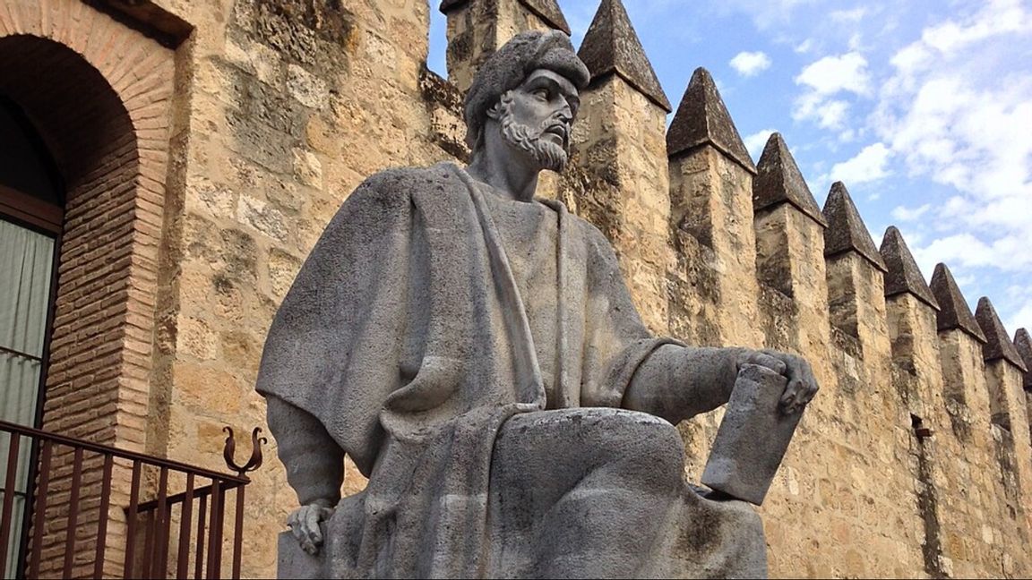 Averroës som staty i Cordoba, Spanien Foto: Saleemzohaib CC BY 3.0