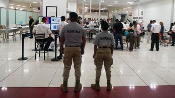 Säkerhetskontroll på Mexico Citys internationella flygplats Benito Juárez. Arkivbild. Foto: Fernando Llano/AP/TT. 