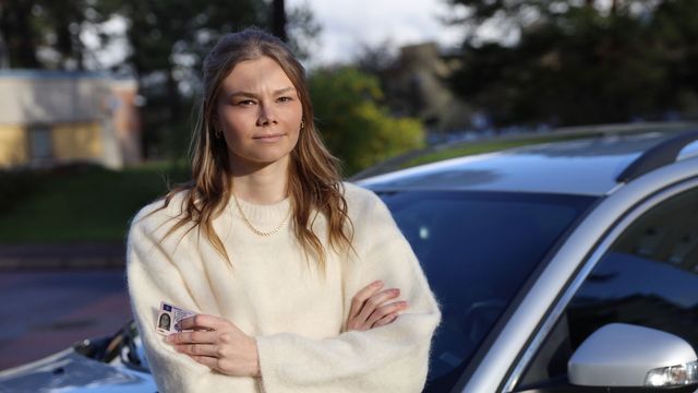 Linn Gustafsson är en av flera drabbade svenskar som blev av med körkortet till följd av Transportstyrelsens PEth-rutiner. Foto: Centrum för rättvisa