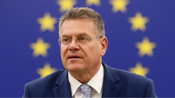  EU:s handelskommissionär Maroš Šefčovič leder förhandlingarna med Trump-administrationen om de nya tullarna som hotar europeisk ekonomi. Foto: Jean-Francois Badias/AP/TT