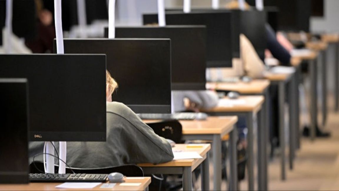 Språkkraven i Göteborgs äldreomsorg ska säkerställa att personalen kan kommunicera med både omsorgstagare och kollegor. Foto: Anders Wiklund/TT.