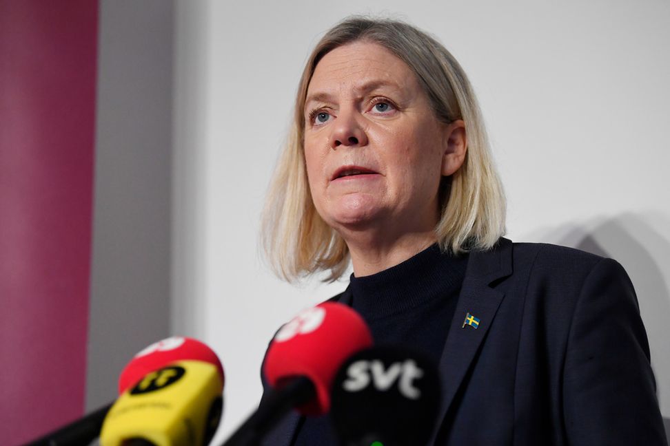 Socialdemokraternas partiledare Magdalena Andersson (S) håller en pressträff inför sitt jultal i Kärrtorp centrum. Foto: Oscar Olsson/TT