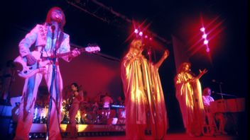 ABBA performs on stage during the premiere of the ”European tour” January 31, 1977 in Oslo, Norway. The band just announced a new album. Photo: TT