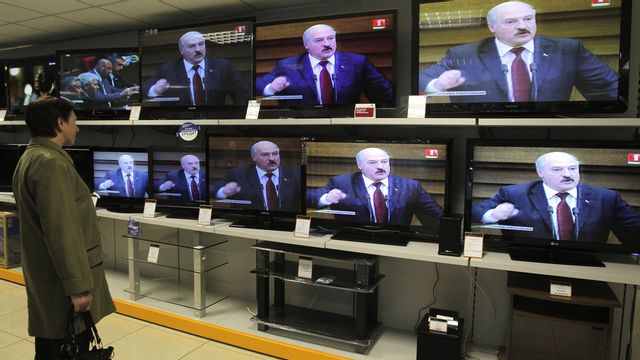 Vitrysslands president lovar omröstning om grundlagen.
Foto: Sergei Grits/AP.