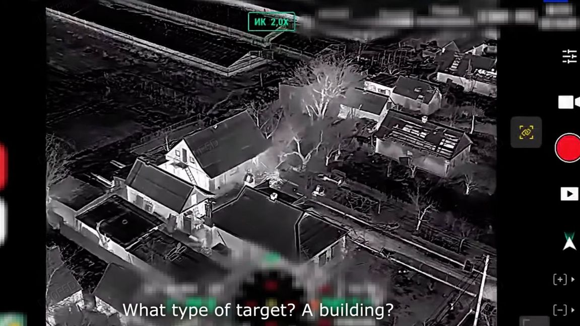 Från en skärm för en ukrainsk bombdrönare, youtubeklipp från Kyiv Independent