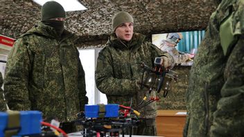 Leningrads militärdistrikt är det område som gränsar till Baltikum. Här syns soldater tillhörande distriktet som lär sig att hantera drönare under utbildning den 2 februari 2026. Men hur stort är hotet mot Baltikum från en allt modernare rysk armé i närtid egentligen? Foto: Rysslands försvarsministerium