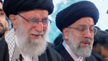 Ali Khamenei i tårar vid Qassem Soleimanis begravning. Foto: AP