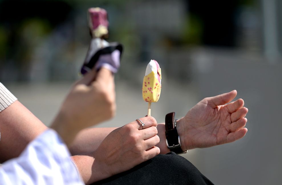 Passa på att njuta av solen i början av veckan. Högtrycket är inte här för att stanna, enligt SMHI. Arkivbild. Janerik Henriksson/TT