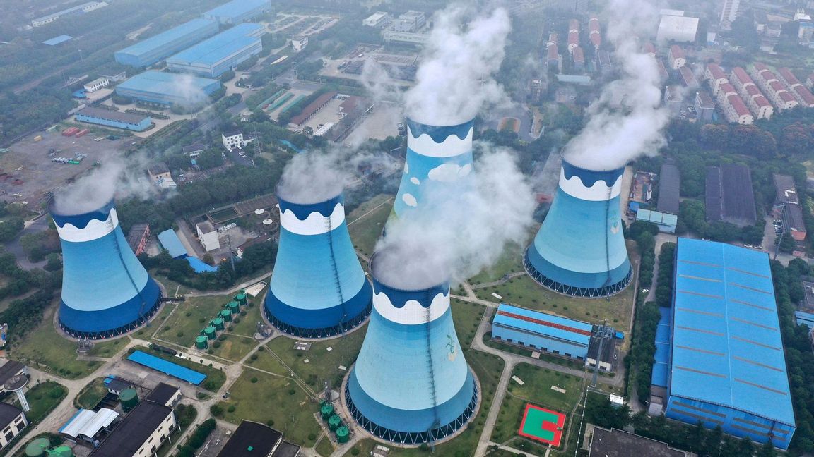 Rök från ett koldrivet kraftverk i provinsen Jiangsu. Arkivbild. Foto: Chinatopix/AP/TT.
