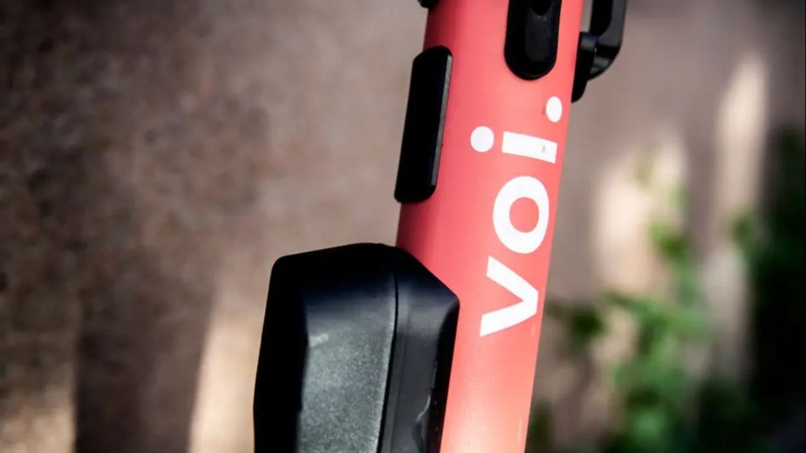 Fredrik Hjelm, grundare och VD för Voi, kämpar fortfarande med att göra företaget lönsamt trots halverad förlust. Foto: TT