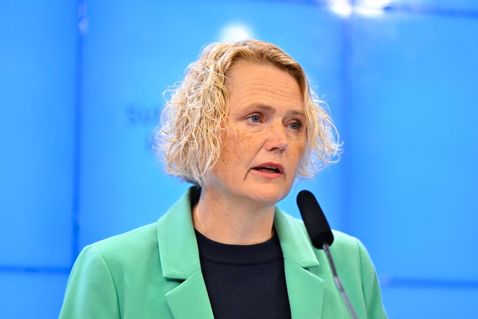 Anna-Karin Hatt (C) på en pressträff under torsdagen. Foto: Christine Olsson/TT