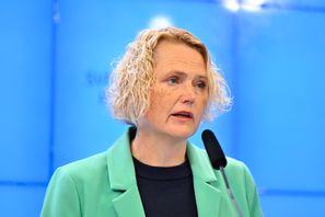 Anna-Karin Hatt (C) på en pressträff under torsdagen. Foto: Christine Olsson/TT