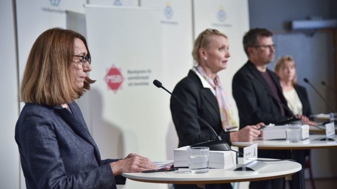 Iréne Nilsson Carlsson, folkhälsoråd på Socialstyrelsen, Karin Tegmark Wisell, avdelningschef och biträdande statsepidemiolog vid Folkhälsomyndigheten och Svante Werger, särskild rådgivare på MSB, under en av myndigheternas många pressträffar om coronapandemin. Arkivbild. Foto: Lars Schröder/TT