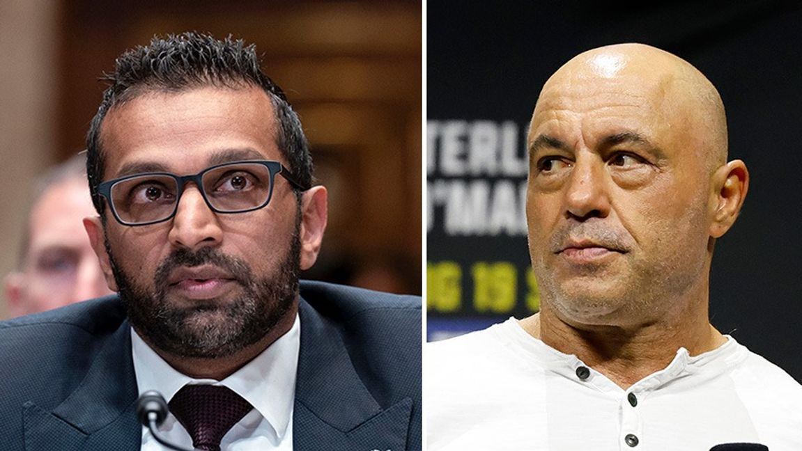 FBI-chefen Kash Patel och Joe Rogan. Foto: Jose Luis Magana/Gregory Payan/AP/TT