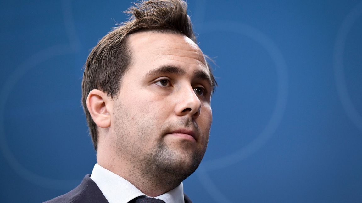 Bistånds- och utrikeshandelsminister Benjamin Dousa (M) meddelar satsning för att få syrier att återvända till sitt hemland. Foto: Magnus Lejhall/TT