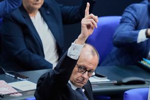 CDU-ledaren och tillträdande förbundskanslern Friedrich Merz i förbundsdagen i slutet av mars. Foto: Ebrahim Noroozi/AP/TT