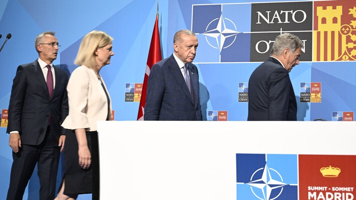 Natos generalsekreterare Jens Stoltenberg, Sveriges statsminister Magdalena Andersson, Turkiets president Recep Tayyip Erdogan och Finlands president Sauli Niinistö. Foto: Henrik Montgomery / TT