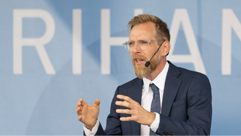 ”Vi kan inte blunda för de utmaningar som en åldrande och krympande befolkning innebär”, säger socialminister Jakob Forssmed (KD). Foto: Frihamnsdagarna, CC BY-SA 2.0, via Wikimedia Commons