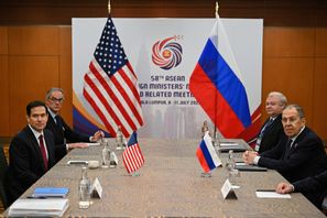 USA:s utrikesminister Marco Rubio till vänster och Rysslands dito Sergej Lavrov till höger. Foto: Mandel Ngan/AP/TT