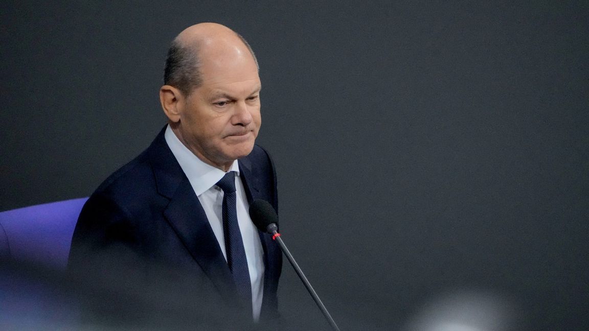 Förbundskansler Olaf Scholz i det tyska parlamentet i Berlin. Foto: Markus Schreiber/AP/TT