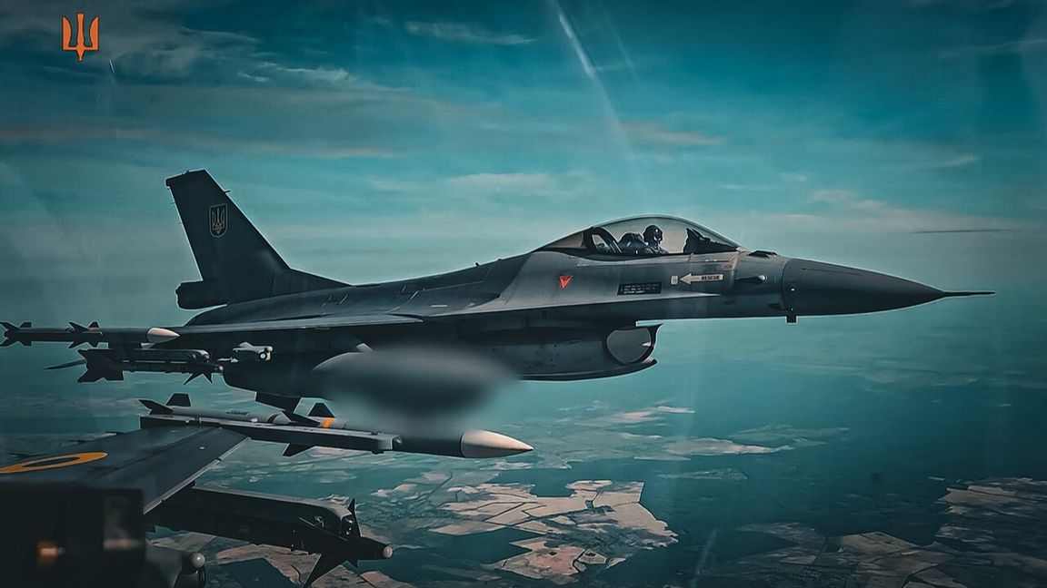 F-16-plan i tjänst hos det ukrainska flygvapnet i luften över Ukraina. Foto: mil.gov.ua / wikimedia commons