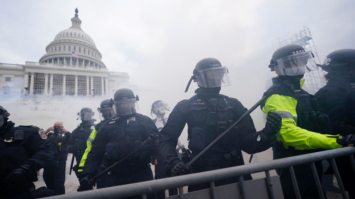 Stormningen av USA:s kongress. Svensk inrikespolitik, enligt vissa debattörer.
Foto: Julio Cortez, AP/TT.