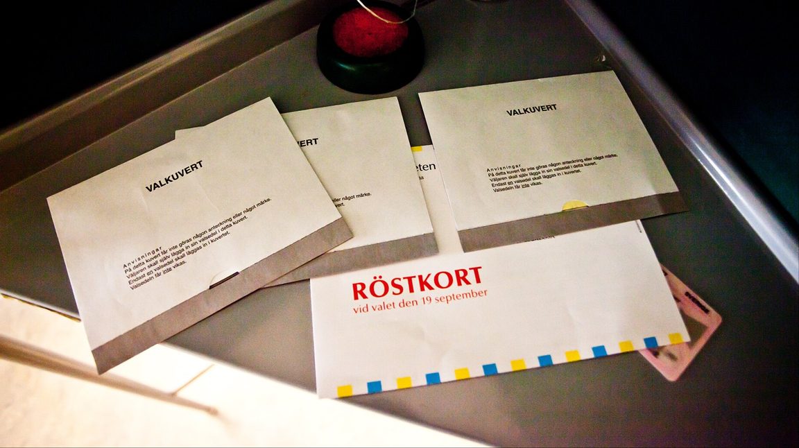 Röstkort och valkuvert inne i ett valbås i Eskilsminne. Håkan Dahlström från Malmö Creative Commons Erkännande 2.0