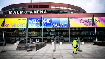 Staket på plats utanför Malmö Arena på fredagen. Bombhundar fanns på fredagen på plats på Malmö Arena och vid flera av hotellen i Malmö som en del i det löpande säkerhetsarbetet inför nästa veckas Eurovision Song Contest. En stor polisinsats kommer finnas på plats under hela evenemanget inkluderande polisresurser från Norge och Danmark. Foto: Johan Nilsson/TT