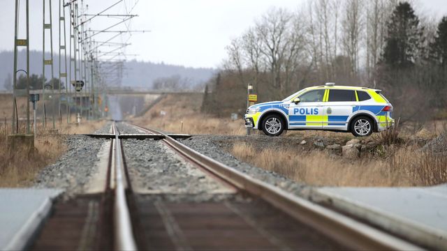 Personen kunde, trots händelsen, kommunicera med räddningspersonalen efteråt. Foto: Adam Ihse/TT
