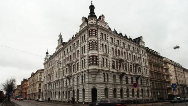 Mathesas ägarfamilj bodde i lyxvåning på Östermalm medan bolagets hyreshus förföll. Foto: TT