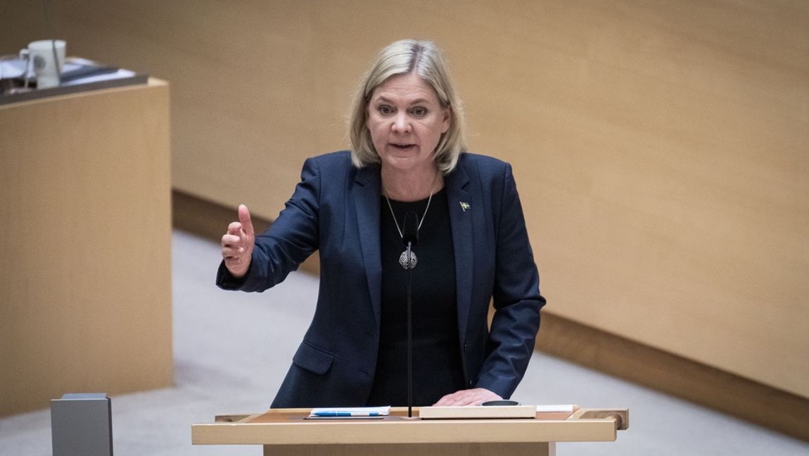 Magdalena Andersson kan både peka med hela handen och förklara hur man styr ett land med framgång. Foto: Anna Tärnhuvud/TT