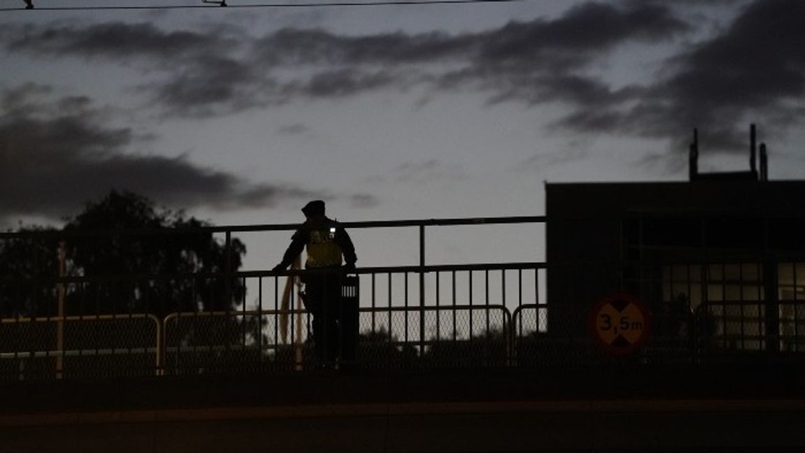 En polis avled efter en skottlossning i Biskopsgården i somras. Även hemtjänstens nattpersonal känner otrygghet i området. Foto: Björn Larsson Rosvall