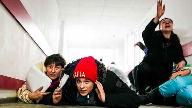 Ukrainare tar skydd inne i Mariupols sjukhus i mars 2022. Senare samma år, efter hårt motstånd från Ukraina, föll staden i ryska händer. Arkivbild. Foto: Evgeniy Maloletka/AP