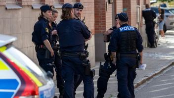 Poliser vid Möllevången i Malmö i samband med en utryckning förra torsdagen Foto: Johan Nilsson/TT