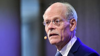 Stefan Ingves har agerat sent mot inflationen och det är inte säkert att det är rätt sätt att möta inflationen. Sannolikt kommer det att komma en rad höjningar framöver. Foto: Henrik Montgomery/TT