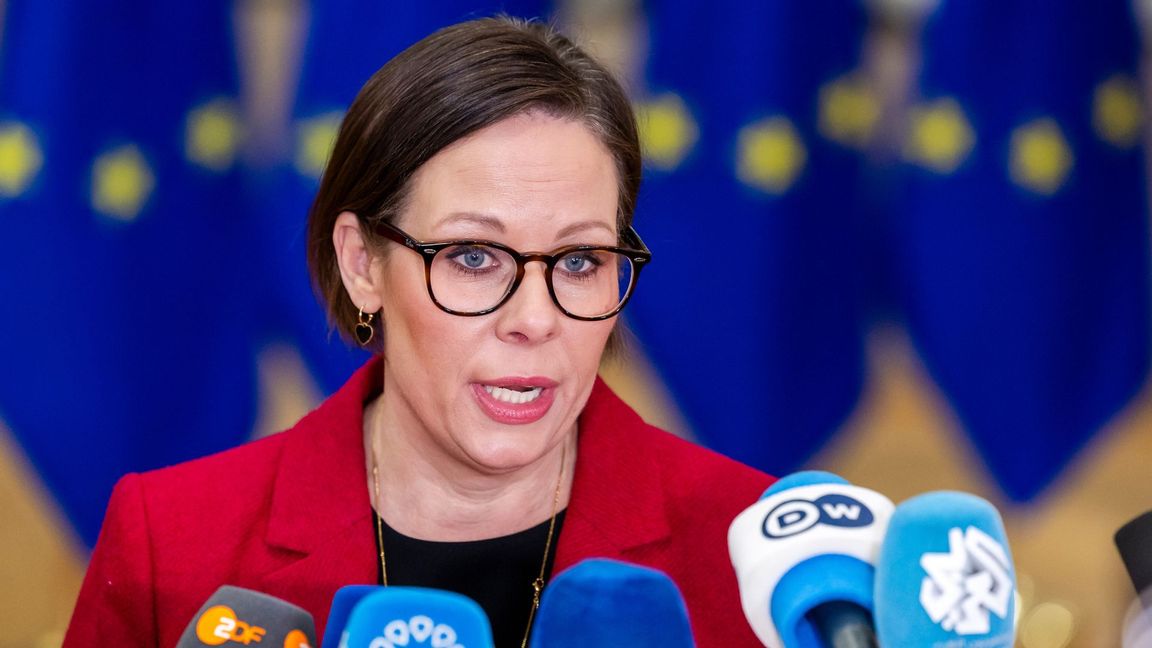 Maria Malmer Stenergard (M) på plats i Bryssel under torsdagen. Foto: Geert Vanden Wijngaert/AP/TT