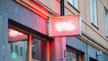 Sneakersnstuffs butiksskylt i Stockholm. Det svenska skobolaget har efter konkursen fått nytt liv genom tyska investerare med medgrundaren Erik Manzano Fagerlind tillbaka som vd. Foto: TT