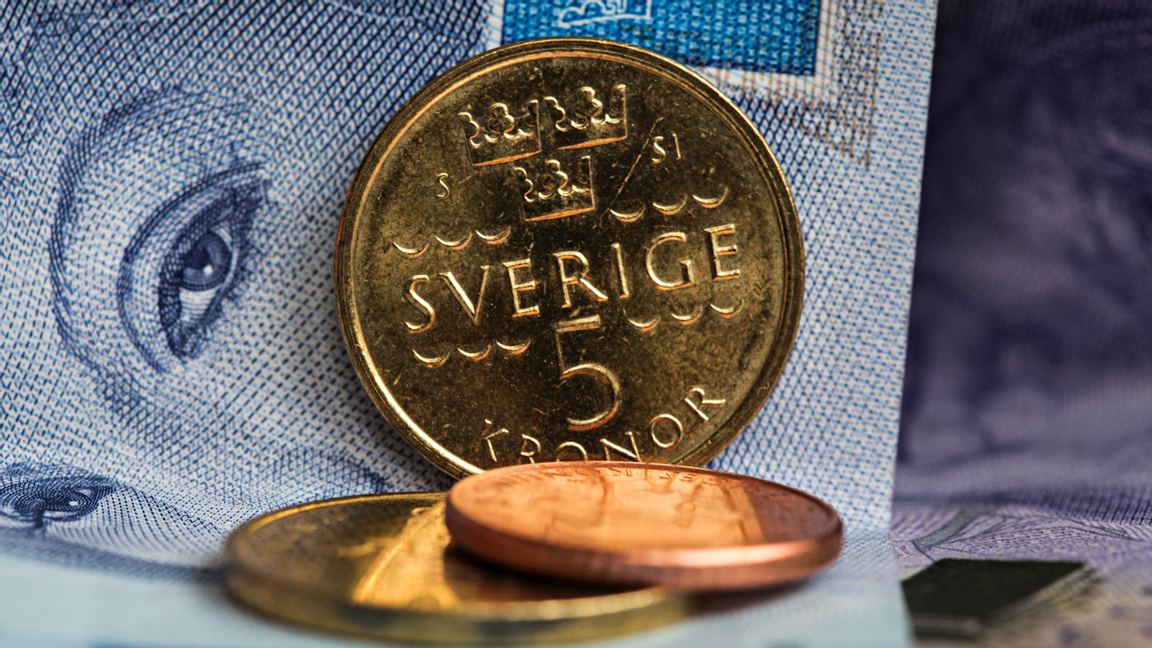 Svenska kronan rusar mot dollarn och närmar sig nu den viktiga 10-kronorsnivån – en styrka som inte skådats på länge på valutamarknaden. Foto: Martina Holmberg/TT 