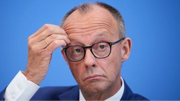 Tysklands förbundskansler Friedrich Merz under en pressträff på fredagen. Foto: Ebrahim Noroozi/AP/TT